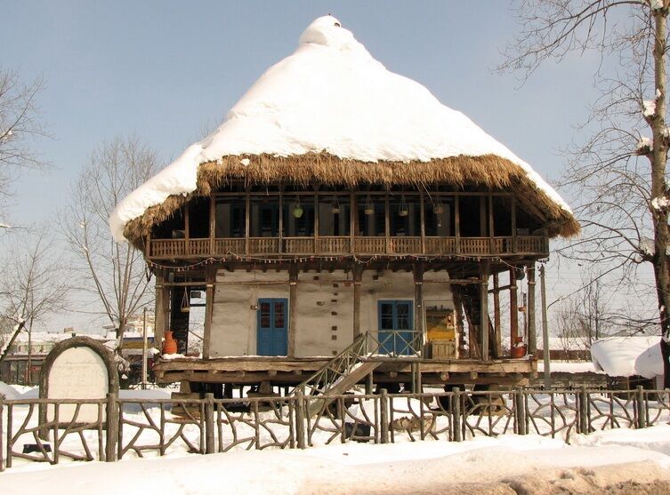 اسیب موزه میراث روستایی از برف