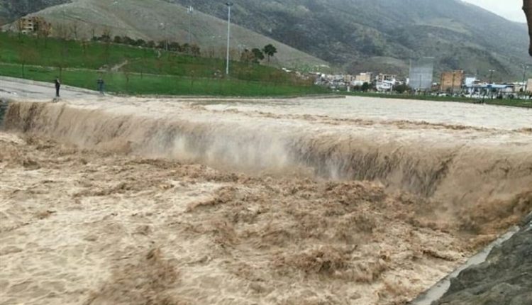 بالاآمدن آب رودخانه