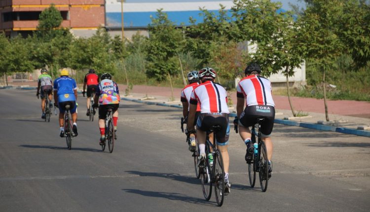 دوچرخه سواران انزلی