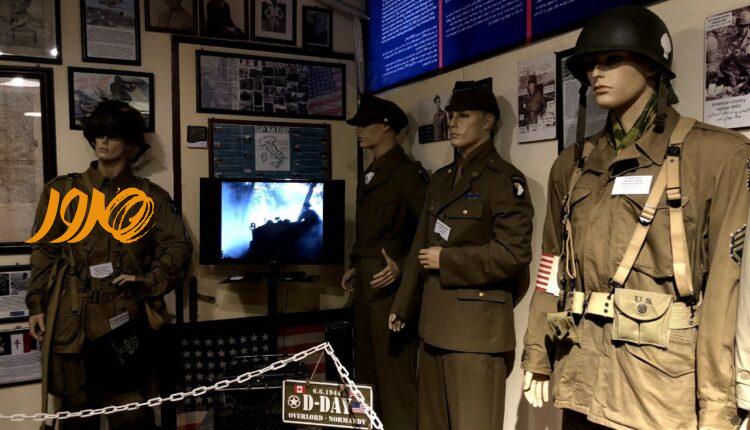 پادشاه جورج ششم و ملکه الیزابت به همراه پرنسس الیزابت و پرنسس مارگارت در کنار نخست‌وزیر، وینستون چرچیل، در بالکن کاخ باکینگهام لندن در روز پیروزی در اروپا